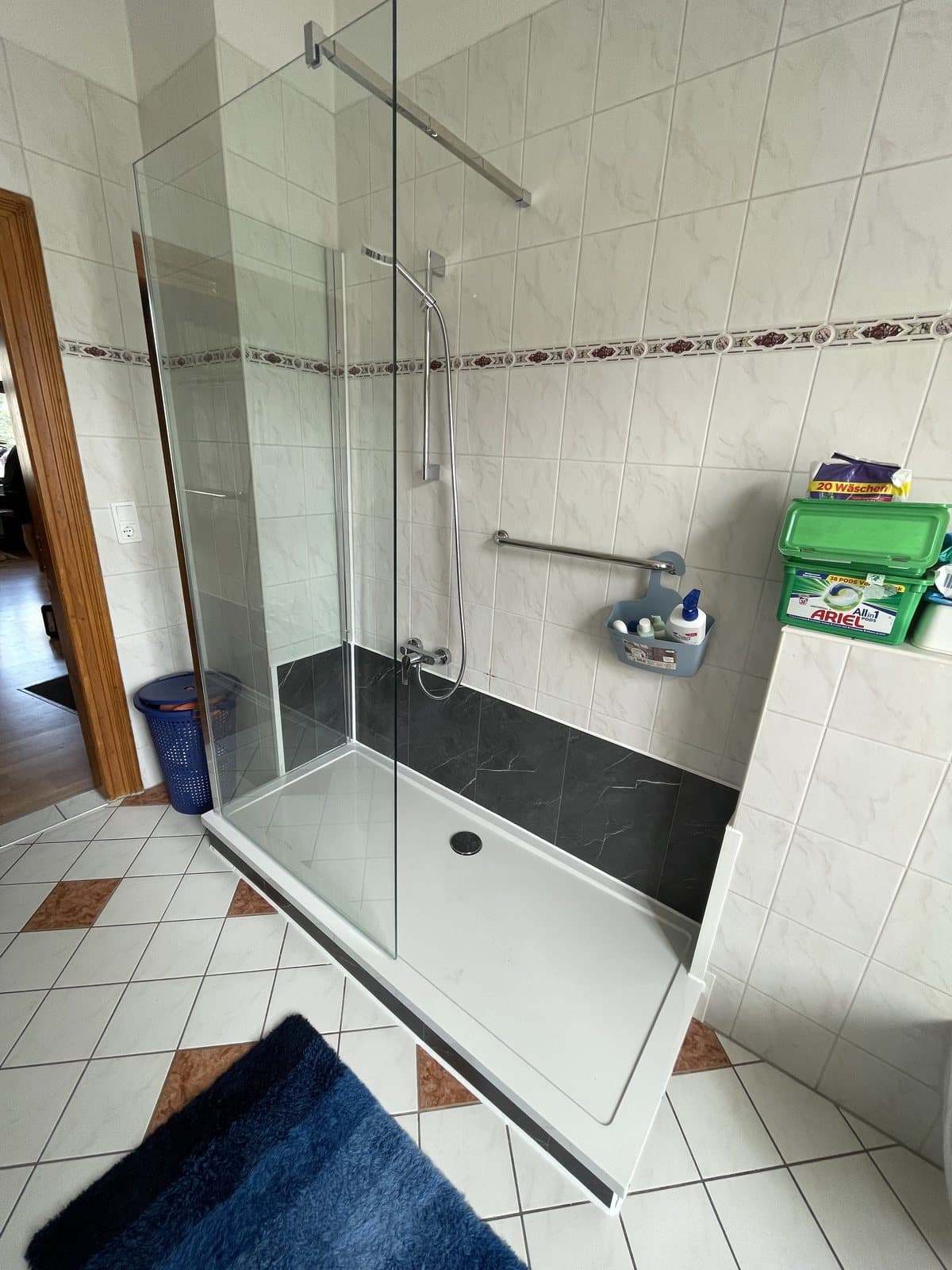 Barrierefreie, leicht begehbare Dusche von Freiraum Bäder