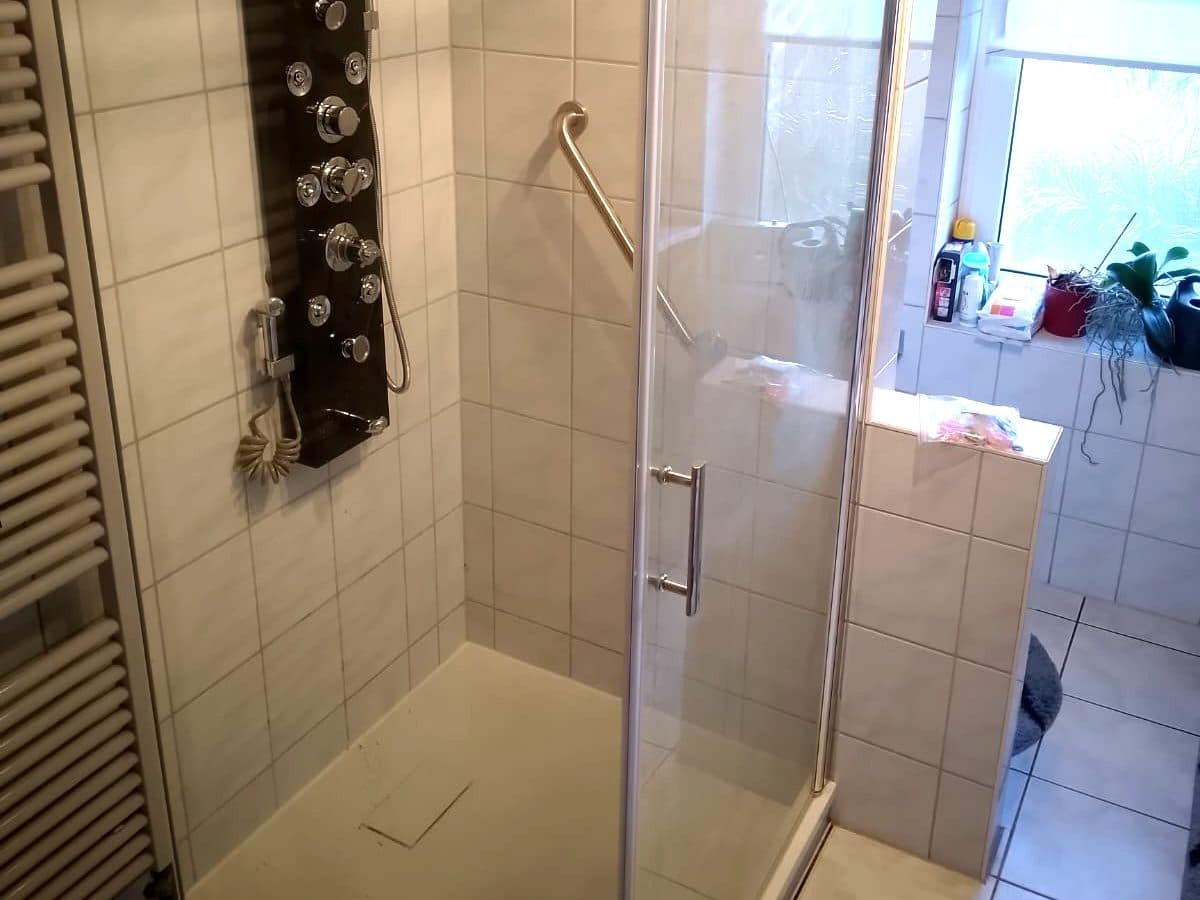 Leicht begehbare Dusche